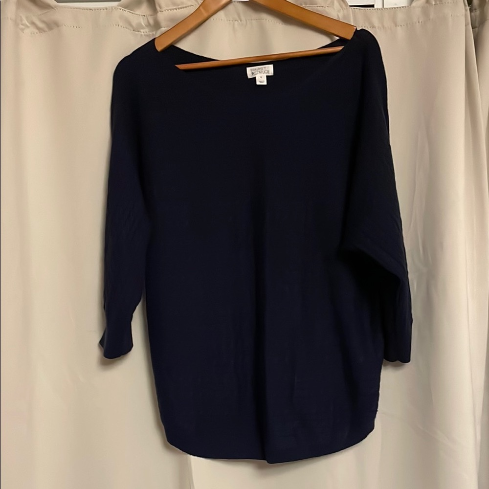 Like new! Navy Blue Knit Sweater/top